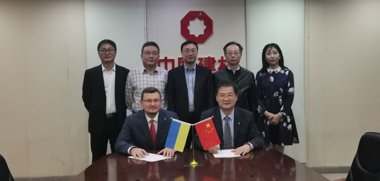 191111ca88工程集团签署乌克兰600td浮法玻璃总包合同.jpg