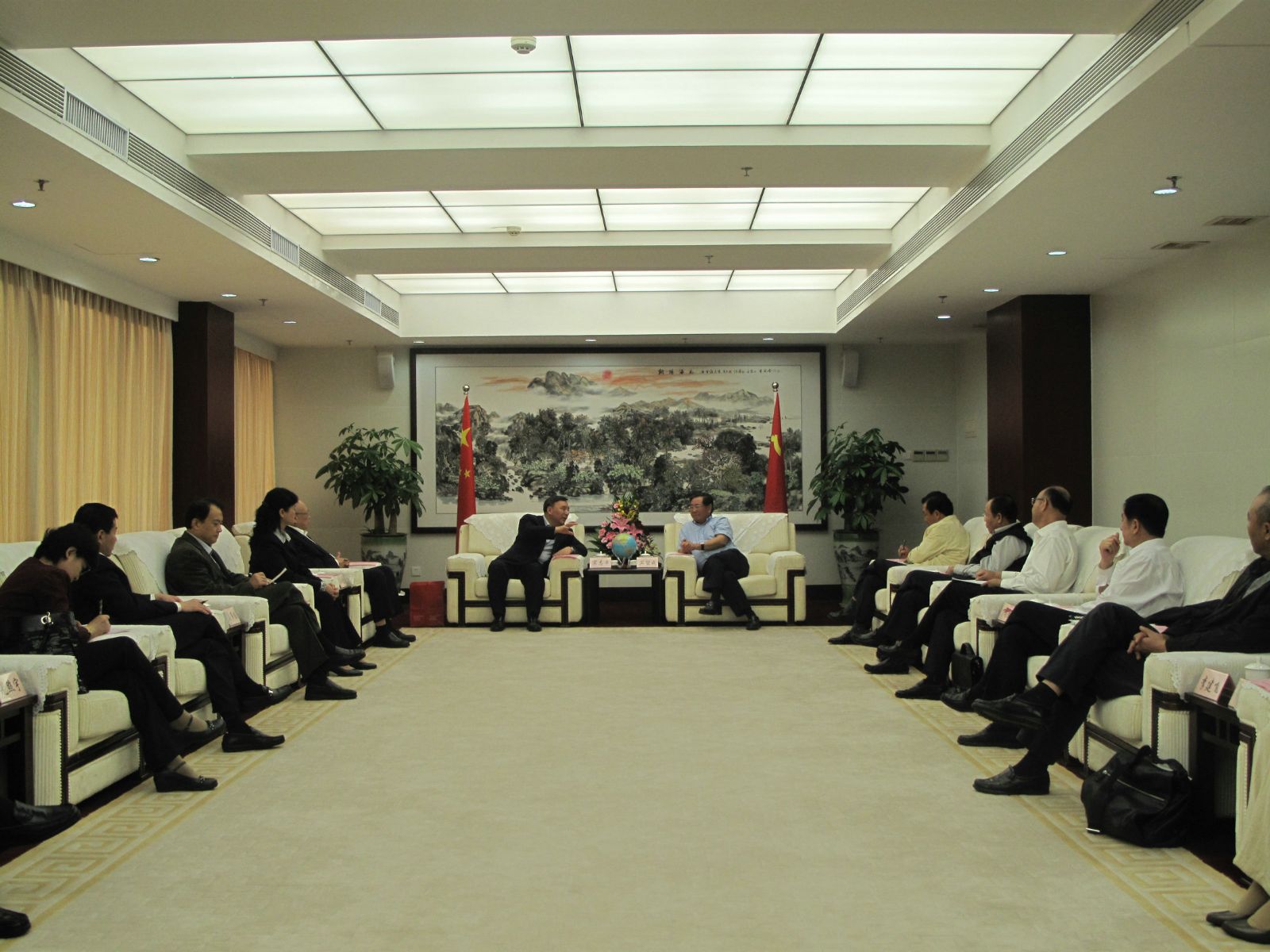 2010-12-5海南省委书记、省人大常委会主任卫留成会见宋志平董事长一行2 ca88手机客户端(安卓/苹果)CA88会员登录入口