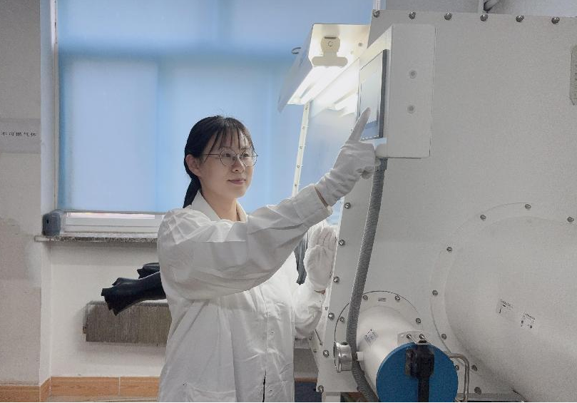 科研一线丨石爽爽：晶体成长虽慢，但每一步都通向光的将来